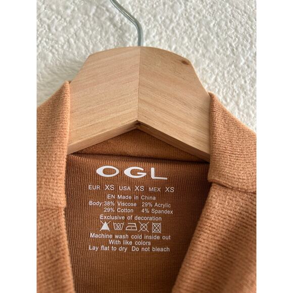 OGL Thermal Ruched Sides Tuckable Mockneck Top in Cinnamon Buff XS NWT - Picture 2 of 3